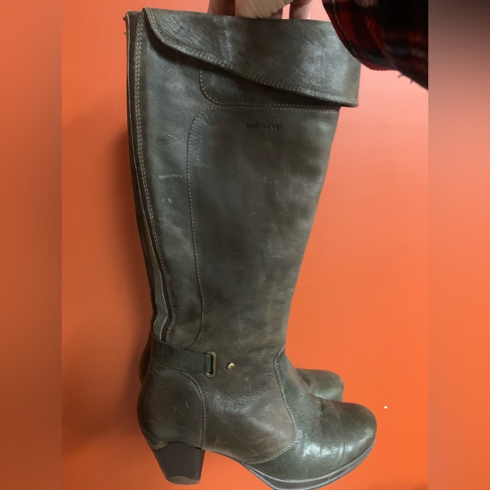 Soft-waves green/brown leather boots